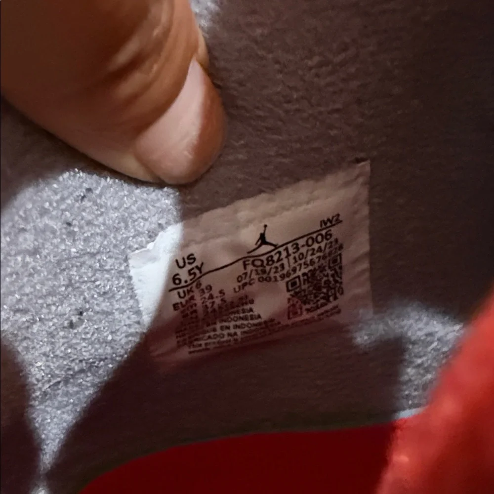 Jordan Retro 4 Cement - Picture 2 of 8
